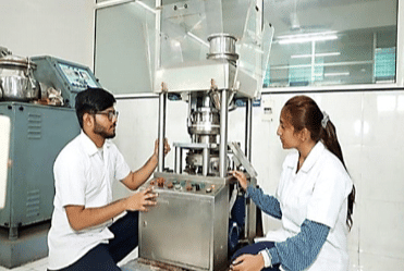 Allana College of Pharmacy Pune Lab photo 1